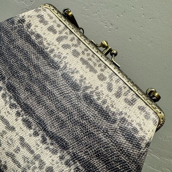 Handsewn Genuine Embossed Leather Double Kisslock Wristlet/ShoulderBag/Crossbody - Picture 13 of 16